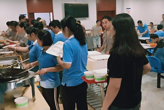 食堂承包公司不榨取員工伙食費(fèi)靠什么賺錢(qián)？